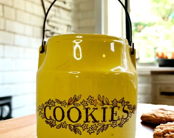 Vintage Monmouth Pottery Stoneware "Cookies" Cookie Jar with a Wire Handle and Lid | READ