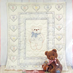 Kit punto croce "Baby Bear Quilt" di Dimensions Baby Hugs del 1986, n. 4613 / HTF / Esaurito / Ritirato / NOS / LEGGI