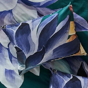 Conjunto de 2 fronhas padrão Anthropologie Cheyenne Blue | Cetim orgânico | Lacradas de fábrica | Novas com etiqueta imagem 1