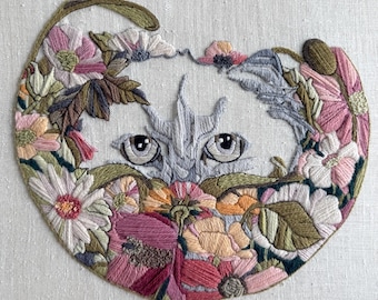 Vintage Gerahmte Fancy Cat Crewel Stickerei Wand Kunst | Blumen | Perserkatze | Boho | Häuschen | 43cm x 43cm