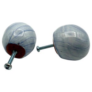 Juego de 2 tiradores Mackenzie Childs + herrajes / Remolino azul claro / Pomos para cajones / Armarios imagen 6