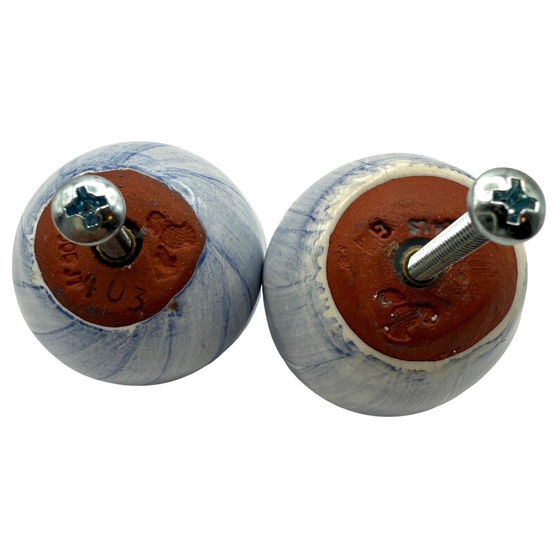 Juego de 2 tiradores Mackenzie Childs + herrajes / Remolino azul claro / Pomos para cajones / Armarios imagen 8