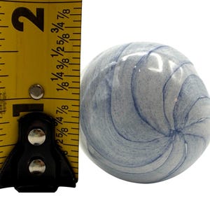 Juego de 2 tiradores Mackenzie Childs + herrajes / Remolino azul claro / Pomos para cajones / Armarios imagen 2