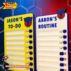 Op de afbeelding: Twee gele en witte droog uitwisbare borden met blauwe randen. De borden hebben een checklist met vinkjes en kruisjes. Het linker bord heeft de tekst "JASON'S TO-DO" en een blauwe en rode robot afbeelding. Het rechter bord heeft de tekst "AARON'S ROUTINE" en een blauwe en rode robot afbeelding. De borden hebben een bonus beschikbaar.