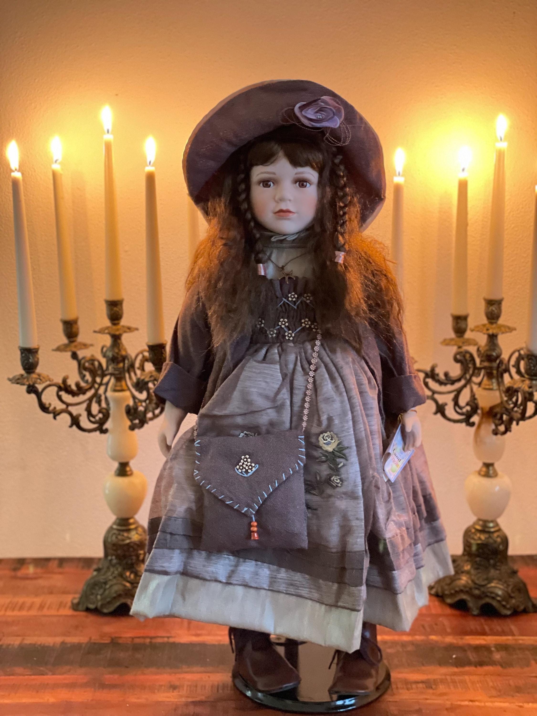 antique doll ୨୧ * Parisの老舗の パン屋さん