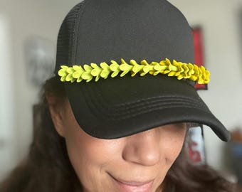 trucker hat w/lei