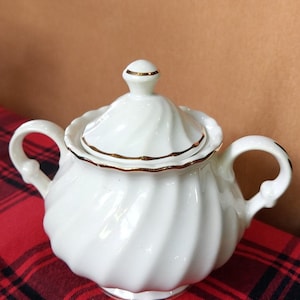 Wedgwood Gold Chelsea sugar Bowl with lid.