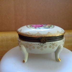 Vintage Porzellan Footed Oval Trinket Box mit viktorianischen Goldakzent Japan