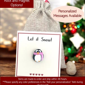 Penguin Rock-magneet voor vakanties, handgeschilderde rock kerstpinguïn kous stuffer, schattige pinguïn met sjaal, klein kerstcadeau