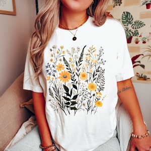Wildflower Tshirt, Wild Flowers Shirt, Floral Tshirt, Flower Shirt, Gift for Women, Ladies Shirts, Best Friend Gift, Black Botanical Shirt