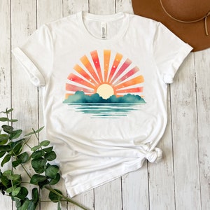 Retro Sunset Rays Wavy Shirt, Sun Shirt, Retro Sunshine Shirt, Sun Rays Tee, Beachy Vibes Tee, Retro Summer Time, Sunset Tshirt
