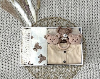 Baby Shower gift box, baby brown bear gift basket, Gender Neutral Baby Gift box, Curated Baby Gift, baby gift newborn, bear baby blanket
