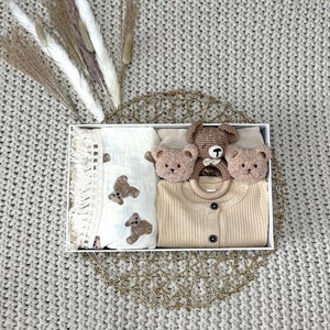 Baby Shower gift box, baby brown bear gift basket, Gender Neutral Baby Gift box, Curated Baby Gift, baby gift newborn, bear baby blanket