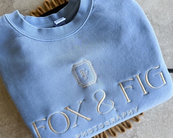 Felpa personalizzata con logo ricamato: design con logo ricamato, felpa con logo, felpa personalizzata con logo ricamato, logo, felpa con cerniera a un quarto con logo