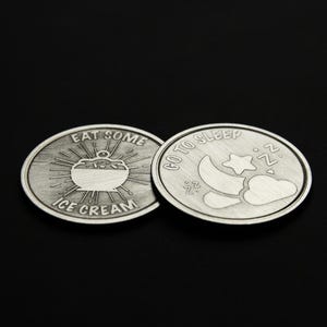 Monedas de decisión / Metal grabado personalizado / ¿Irse a la cama o comer helado? / Regalos para ella/él / Regalo de aniversario / Regalo de cumpleaños / Regalo de Navidad