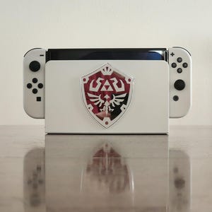 Hylian Shield mirror console emblem | Link and Zelda | Switch | Tears of the kingdom | Breath of the wild
