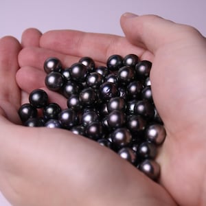 Natural Black Tahitian Pearl: Loose Oval Off-Round Jewelry Making Pearl (8-10.9mm)