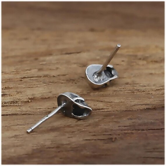 Extra Tiny Skull Internally Threaded Flat Back/St… - image 4