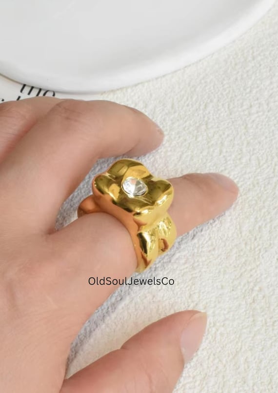 Golden Lips Adjustable Ring – Exaggerated Alloy S… - image 6