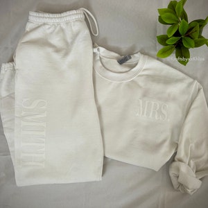 Personalized Gift Set For Bride, Mrs. Sweatshirt and Joggers, Engagement Gift, Wedding Gift, Future Mrs Sweatshirt, Bridal Shower, Honeymoon