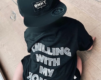 仲間とまったり過ごすTシャツ