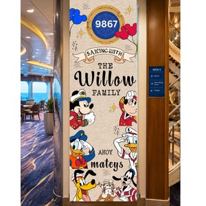 Personlig dörrbanner med kryssningsmotiv | Mickey & Friends familjedekor (Canva-mall)