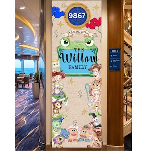 Dörrbanderoll med Toy Story-familjens kryssningsfartyg | Redigerbar Canvas-mall (2 x 6 fot)