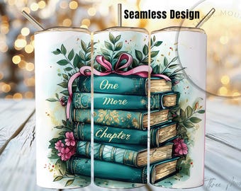 Peut inclure: Un gobelet blanc avec un motif de pile de livres bleus turquoise liés par un ruban rose. Les livres portent les mots "One More Chapter". Le motif est entouré de feuilles vertes et de fleurs roses.