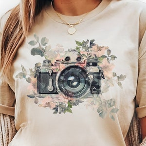 Botanical Camera T-Shirt: Cottage Core Photographer Tee