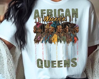 Puede incluir: Camiseta blanca con un estampado gráfico de un grupo de guerreras africanas con lanzas y el texto "African Warrior Queens".