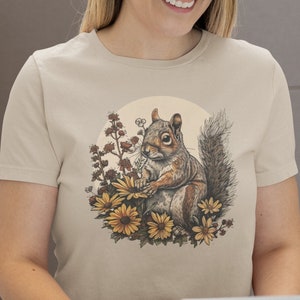 Camiseta con estampado de ardilla y girasol: Camiseta botánica Cottogecore