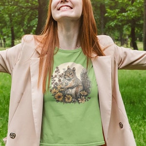 Camiseta con estampado de ardilla y girasoles: Cottogecore Botanical Design