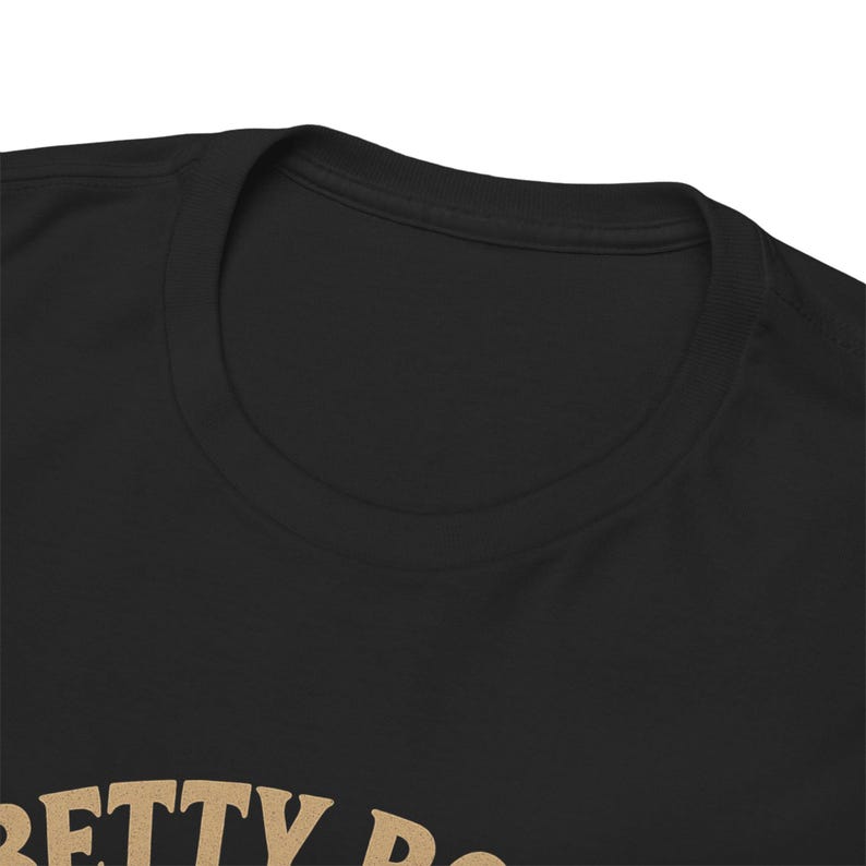 Camiseta negra con estampado floral de Betty Boop: Camiseta unisex con estampado retro. imagen 8