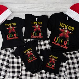 Camiseta familiar navideña de Papá Noel negra: camiseta navideña personalizada imagen 3