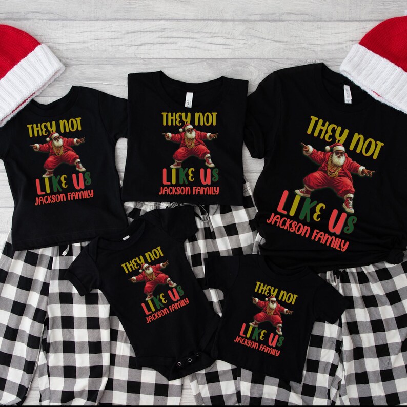 Camiseta familiar navideña de Papá Noel negra: camiseta navideña personalizada imagen 3