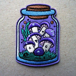 Pilz Terrarium Patch Verzauberte Fliegenpilz Seltsame Botanische Aufnäher zum Aufbügeln Einzigartig Nähen Liebhaber Geschenk Kleine Cottagecore Stoff Dark Academia