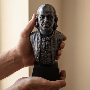 Popiersie Benjamina Franklina – Rzeźba, dekoracja biurka, prezent dla miłośników historii