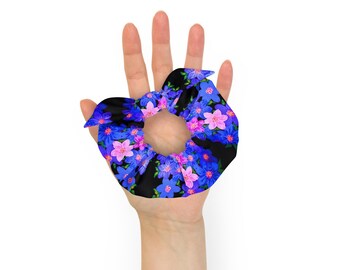 Pastel Floral Bow Scrunchie: Haargummi aus recyceltem Polyester