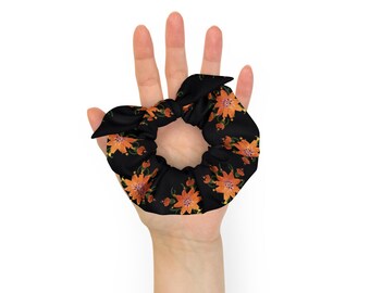 Recycled Polyester Scrunchie: Gold schimmerndes Haargummi mit Zopfmuster