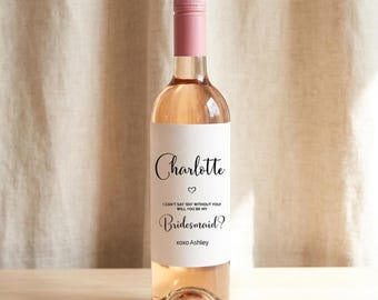Etiquetas de vino para proponer a las damas de honor: Regalos personalizados para tu fiesta de bodas con divertidos diseños de etiquetas.