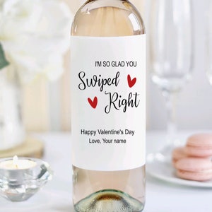 Etiquette de vin Saint-Valentin/Anniversaire Étiquettes rigolotes Cadeau de vin personnalisé pour femme, mari, petit ami, petite amie, panier de la Saint-Valentin Balayée vers la droite