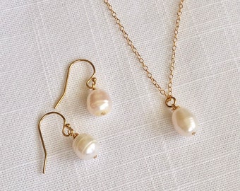 Set di orecchini e collana di perle barocche / Gioielli con pietre portafortuna di giugno per donna, collana di perle d'acqua dolce per lei, classico regalo di gioielli di perle