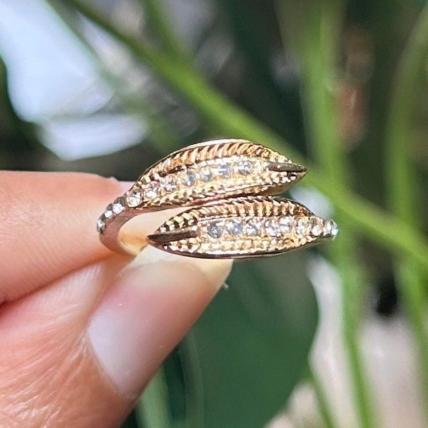 Leaf rhinestone ring