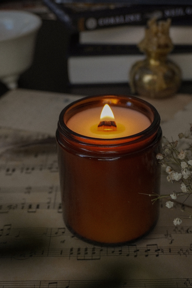AestheticCandlesUS Quiet Bookshop Candle - Thumbnail 2