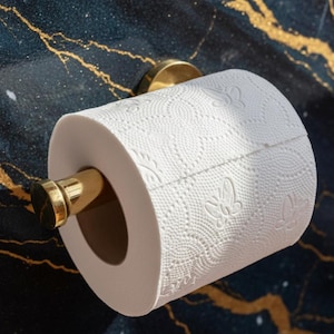 Portarrollos de papel higiénico de latón marroquí hecho a mano: herrajes de baño sin lacar