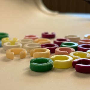 Polsini per le orecchie stampati in 3D • Orecchini per cartilagine senza piercing • Orecchini a cerchio impilabili senza foro • Polsini per le orecchie colorati