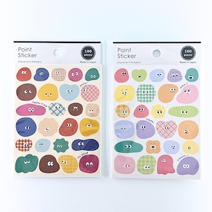 Puede incluir: Dos paquetes de hojas de pegatinas Point Sticker, cada uno con 100 piezas. Las pegatinas tienen formas irregulares de manchas en varios colores y patrones, con caras de dibujos animados y texto pequeño como "Happy time", "Hmm", "wow" y "So good".