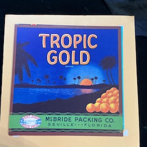 2 vintage crate labels. Tropic Gold is perfect. Royal Guard has a crease thru middle. Both from the 1940s or 1950s. These are original.
