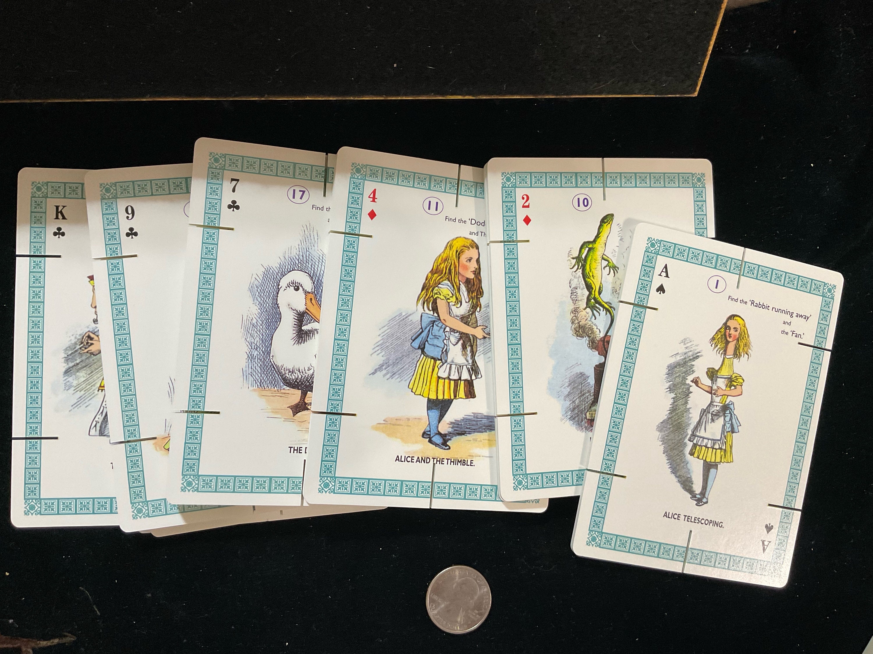 トランプ Alice in Wonderland House of Cards Alice in Wonderland House of Cards Playing Cards. New in Box
