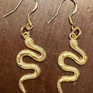 Reputation Snake Earrings - Gold